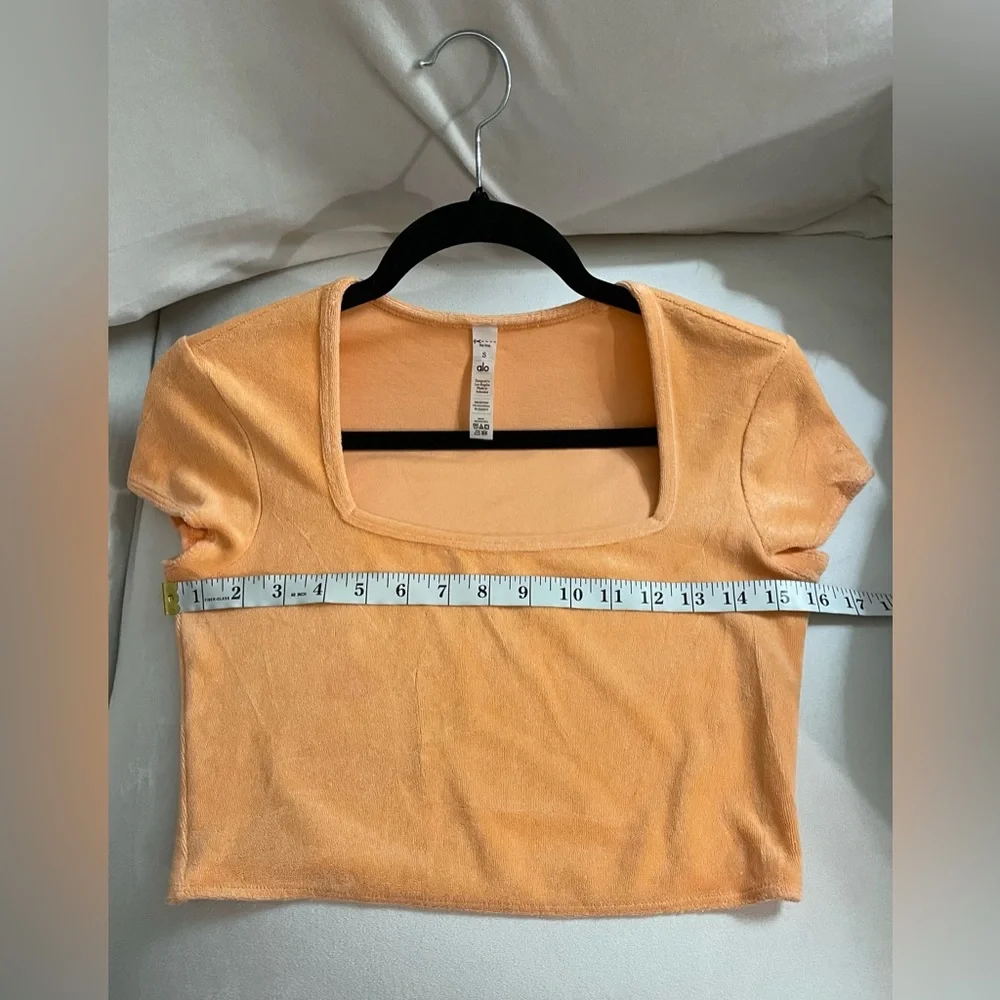 Alo Yoga NWOT Terry Beachside Short Sleeve Crop Top Cantaloupe Size S